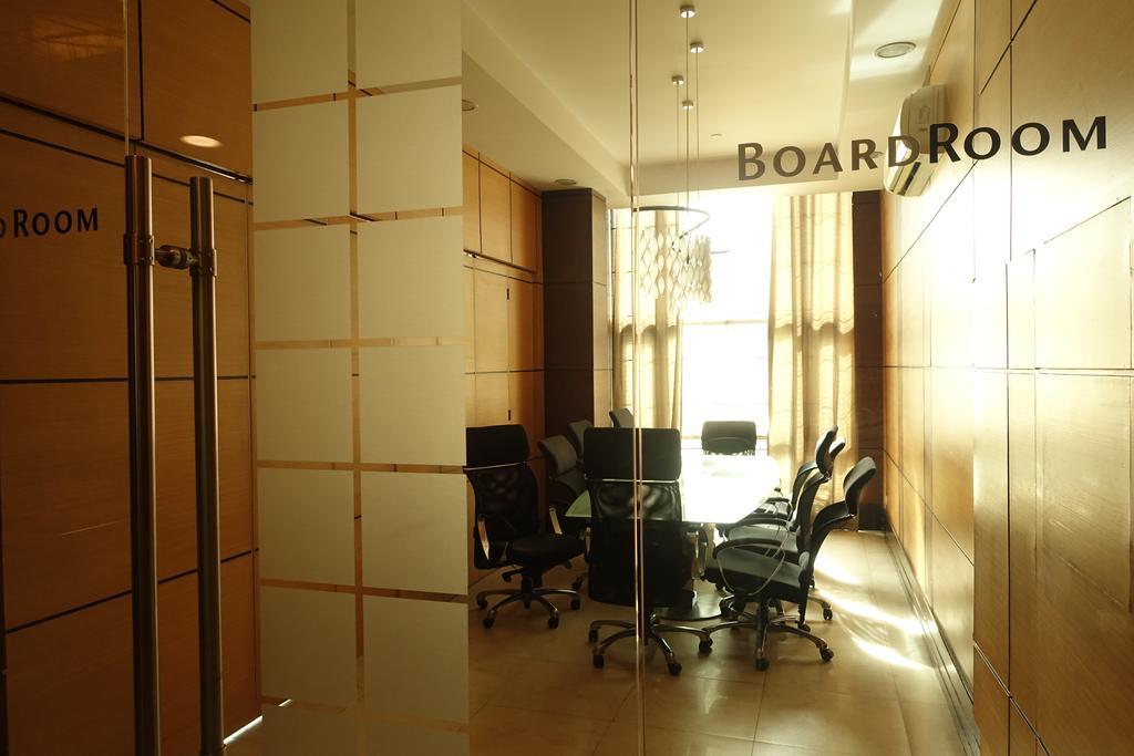 Luxury Condo At Forbeswood Parklane The Fort Bgc San Pedro Makati Eksteriør billede